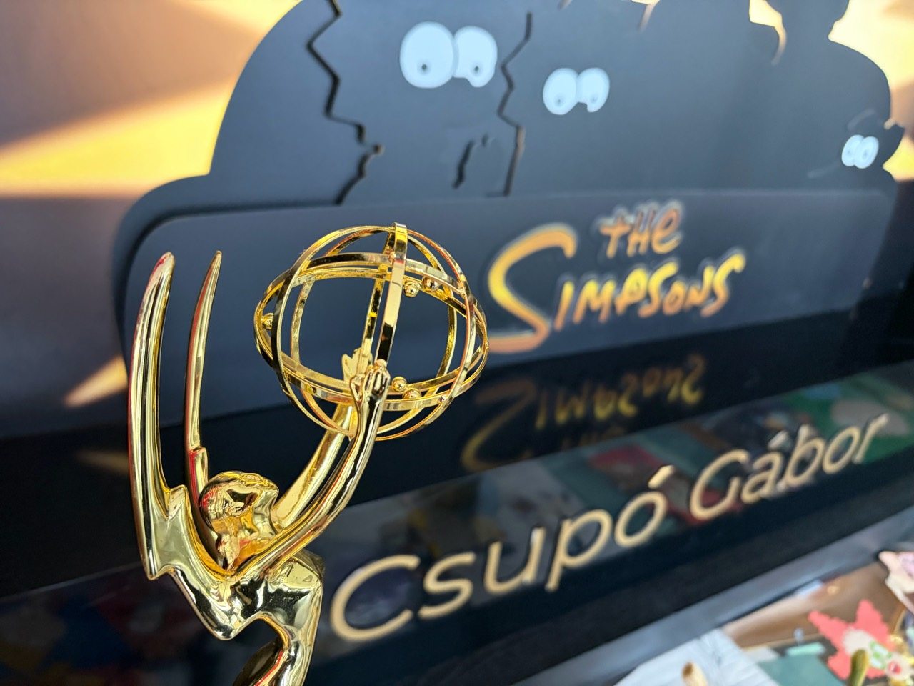 Eredeti Emmy-szobor az emlékszobában.