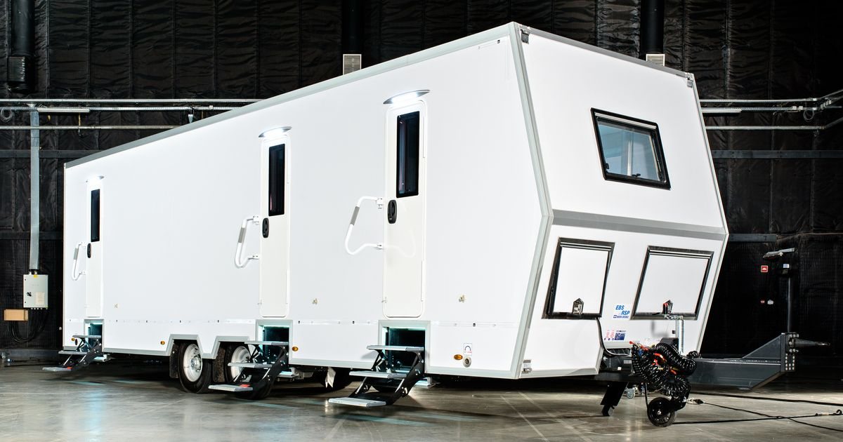 3 way artist trailer in Budapest